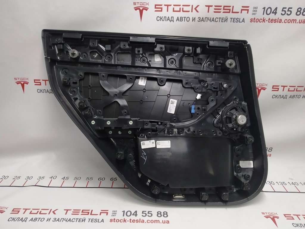 11 Карта двери задней правой в сборе PREM BLACK Tesla model 3 1090415-01-M